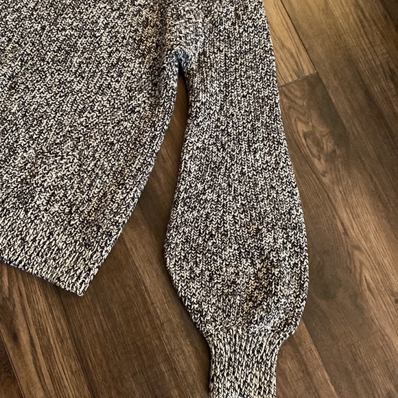 H&M | S | Salt and pepper neck sweater with exaggerated sleeves - Picture 2 of 3